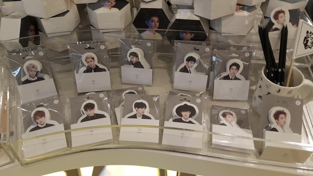 EXO SM Artium Sticky Notes